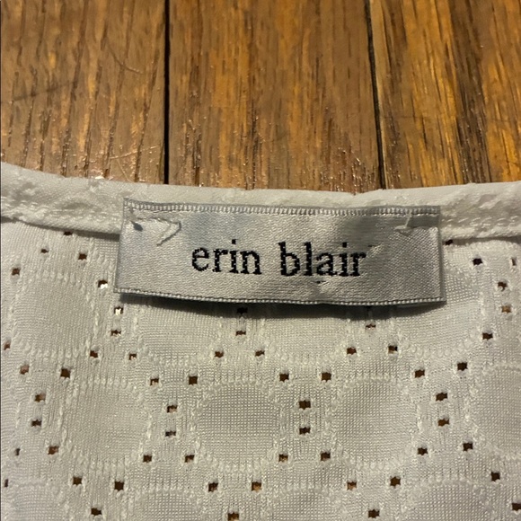 Elegant White Eyelet V-Neck Tank Top - Picture 2 of 8